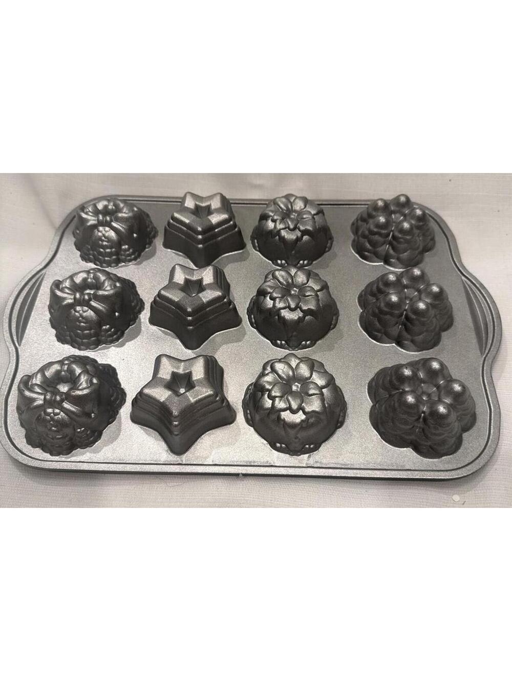 Nordic Ware Holiday Mini Muffin Bundt Pan Poinsettia Star Wreath